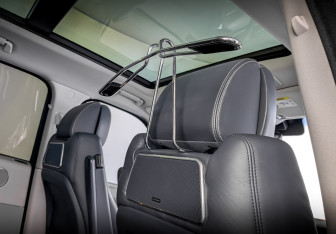 Подержанный автомобиль Land Rover Range Rover 2015 года (27 фото)