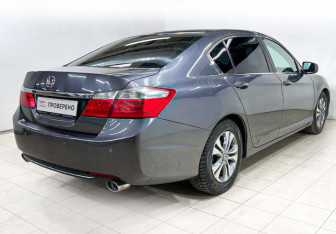 Подержанный автомобиль Honda Accord Sedan 2013 года (4 фото)