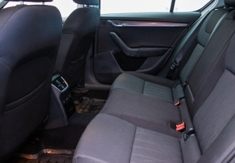 Подержанный автомобиль Skoda Octavia Liftback 2019 года (11 фото)