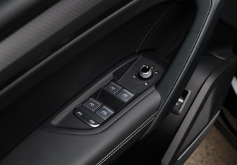 Подержанный автомобиль Audi Q5 2025 года (20 фото)