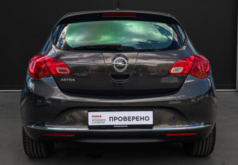 Подержанный автомобиль Opel Astra Hatchback 2012 года (5 фото)