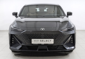 Подержанный автомобиль Changan UNI-V 2023 года (2 фото)