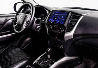 Подержанный автомобиль Mitsubishi L200 2022 года (9 фото)