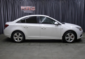 Подержанный автомобиль Chevrolet Cruze Sedan 2011 года (4 фото)