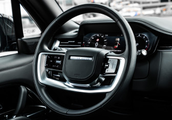 Подержанный автомобиль Land Rover Range Rover 2025 года (11 фото)