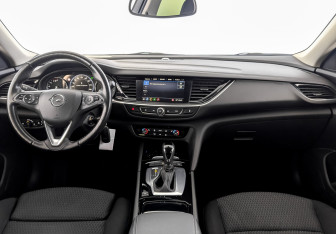 Подержанный автомобиль Opel Insignia Liftback 2021 года (14 фото)