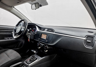 Подержанный автомобиль Kia Rio Hatchback 2021 года (11 фото)
