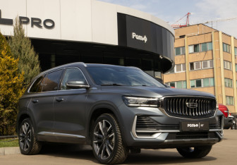 Подержанный автомобиль Geely Monjaro 2024 года (2 фото)