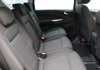 Подержанный автомобиль Ford S-MAX 2006 года (20 фото)