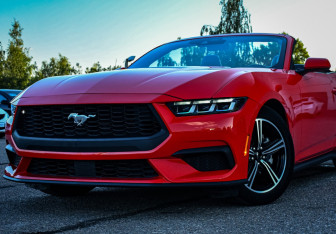 Подержанный автомобиль Ford Mustang Convertible 2024 года (23 фото)