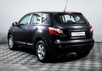 Подержанный автомобиль Nissan Qashqai 2010 года (7 фото)