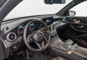 Подержанный автомобиль Mercedes-Benz GLC Coupe 2021 года (15 фото)