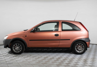 Подержанный автомобиль Opel Corsa 2001 года (8 фото)