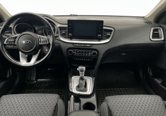 Подержанный автомобиль Kia Ceed Wagon 2021 года (12 фото)