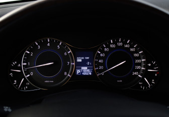 Подержанный автомобиль Infiniti QX80 2014 года (10 фото)