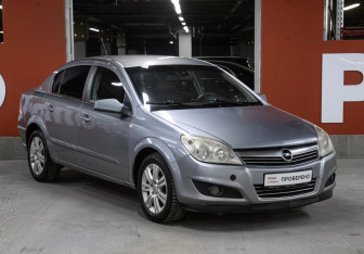 Подержанный автомобиль Opel Astra Sedan 2007 года (3 фото)
