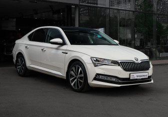 Подержанный автомобиль Skoda Superb Liftback 2020 года (3 фото)