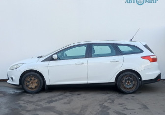 Подержанный автомобиль Ford Focus Wagon 2013 года (8 фото)