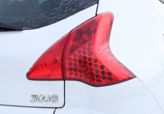 Подержанный автомобиль Peugeot 3008 2012 года (18 фото)