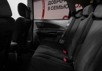 Подержанный автомобиль Hyundai Tucson 2007 года (10 фото)