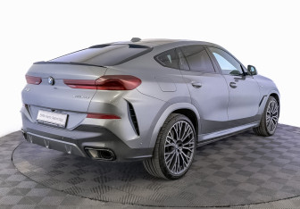 Подержанный автомобиль BMW X6 2025 года (5 фото)