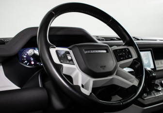 Подержанный автомобиль Land Rover Defender Suv 2021 года (14 фото)
