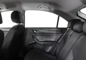 Подержанный автомобиль Skoda Rapid Liftback 2016 года (8 фото)