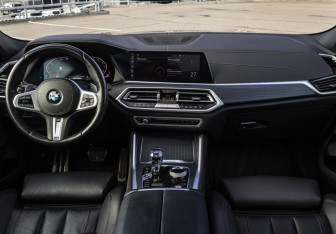 Подержанный автомобиль BMW X6 2020 года (14 фото)