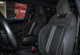 Подержанный автомобиль MINI Hatch 2019 года (18 фото)