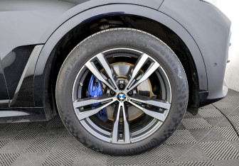 Подержанный автомобиль BMW X7 2020 года (18 фото)
