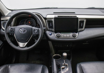 Подержанный автомобиль Toyota RAV4 2014 года (12 фото)
