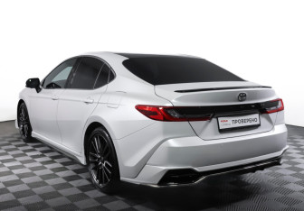 Подержанный автомобиль Toyota Camry Sedan 2024 года (7 фото)