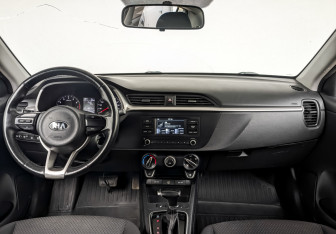 Подержанный автомобиль Kia Rio Hatchback 2021 года (14 фото)