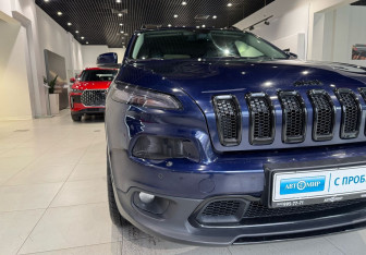 Подержанный автомобиль Jeep Cherokee 2014 года (7 фото)