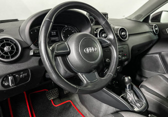 Подержанный автомобиль Audi A1 2012 года (13 фото)