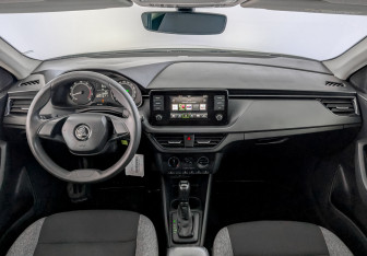 Подержанный автомобиль Skoda Rapid Liftback 2021 года (14 фото)