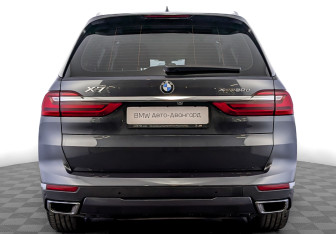 Подержанный автомобиль BMW X7 2019 года (6 фото)