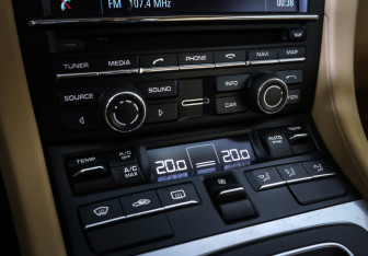 Подержанный автомобиль Porsche Cayman 2016 года (18 фото)