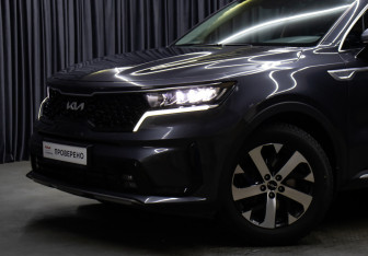 Подержанный автомобиль Kia Sorento 2022 года (21 фото)