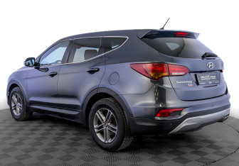 Подержанный автомобиль Hyundai Santa Fe 2015 года (7 фото)