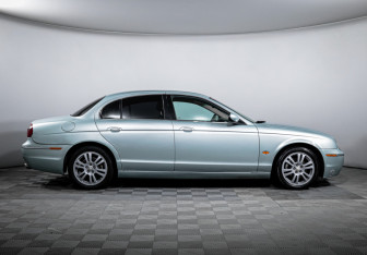 Подержанный автомобиль Jaguar S-Type 2005 года (4 фото)