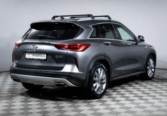 Подержанный автомобиль Infiniti QX50 2018 года (5 фото)