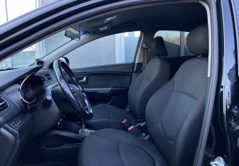 Подержанный автомобиль Kia Rio Sedan 2016 года (19 фото)