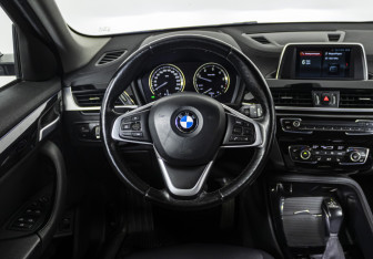 Подержанный автомобиль BMW X2 2018 года (10 фото)