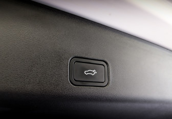 Подержанный автомобиль Geely Monjaro 2024 года (26 фото)