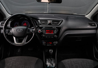 Подержанный автомобиль Kia Rio Hatchback 2012 года (9 фото)