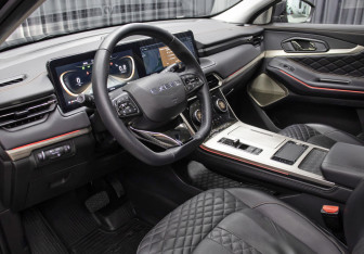 Подержанный автомобиль Exeed TXL 2023 года (15 фото)