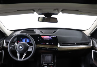 Подержанный автомобиль BMW X1 2023 года (12 фото)