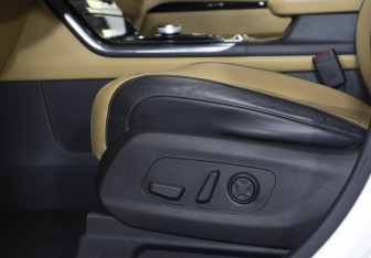 Подержанный автомобиль Kia Carnival 2020 года (26 фото)