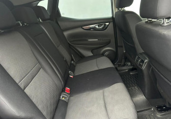 Подержанный автомобиль Nissan Qashqai 2015 года (14 фото)